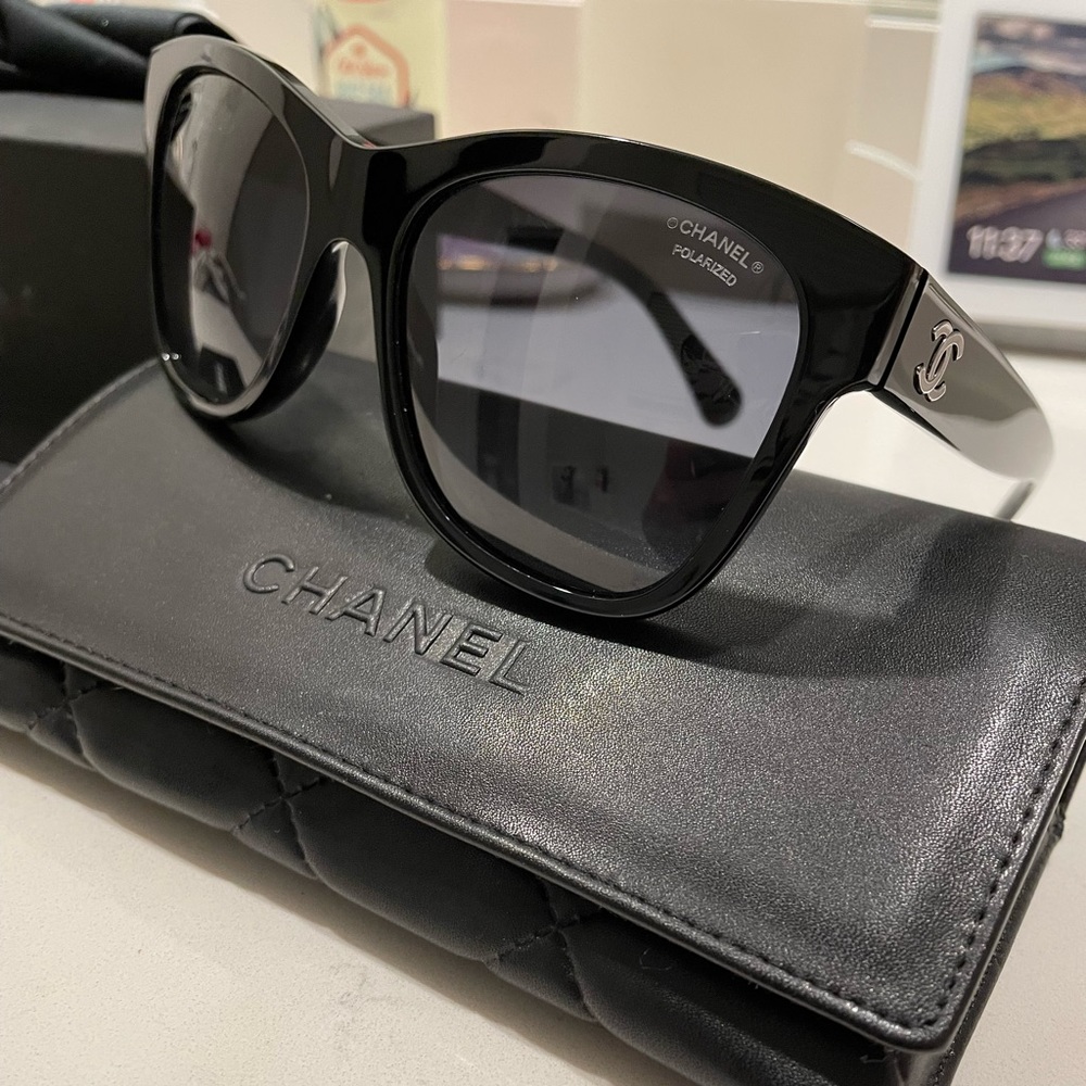 Chanel Sunglasses 2020, great condition!